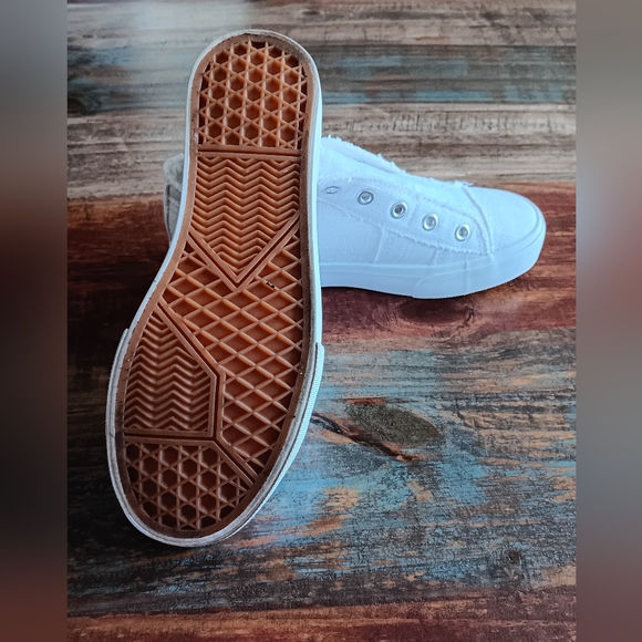 White Canvas Shoes - Picture 4 of 4